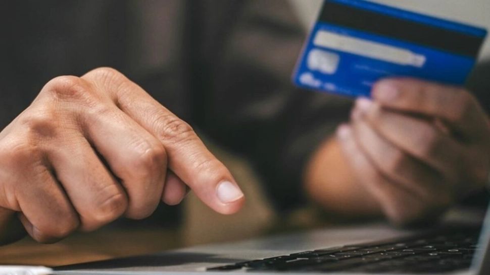 Casa de Pensii, anunț important: LISTA băncilor pentru a primi pensia pe card și comisioanele percepute de fiecare în parte