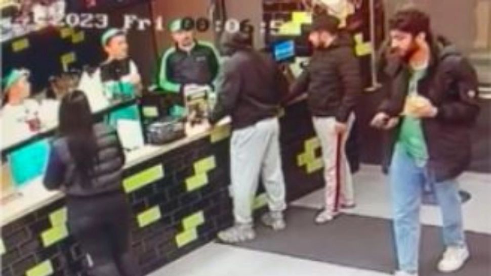 Atacatorul din shaormerie, cercetat în libertate. Foto/Captură video