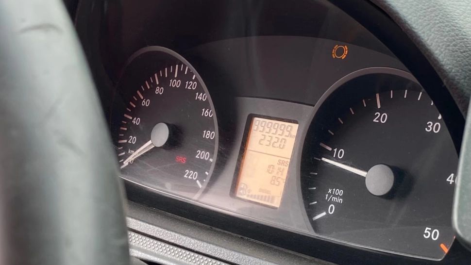 Sănătatea, în COMĂ! Ambulanțe cu 1 milion de kilometri parcurși transportă românii bolnavi - FOTO