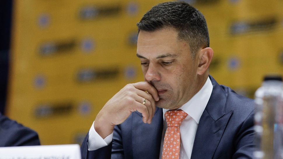 Ministrul Sportului, Eduard Novak, amendat: trebuie să achite în fiecare zi câte 600 de lei 