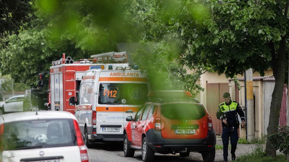 Polițiștii au vrut să-l împuște pe bărbatul din Chiajna care amenința că-și omoară copilul. De ce a fost anulat ordinul în ultimul moment
