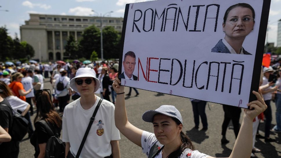 Sindicaliștii din Educație NU renunță la grevă! Klaus Iohannis, promisiune pentru profesorii din România
