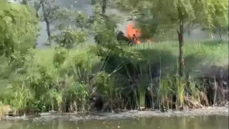 Incendiu Delta Vrancei! Complexul Zaga Zaga cuprins de flăcări, turiști evacuați. VIDEO