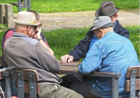 O nouă înșelătorie face victime pe bandă rulantă - cum sunt lăsați vârstnicii fără bani