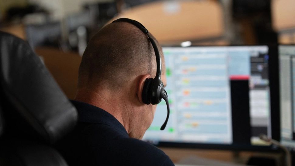 Timpul de așteptare la call-center, limitat la 5 MINUTE. Ce amenzi riscă cei care nu respectă prevederea