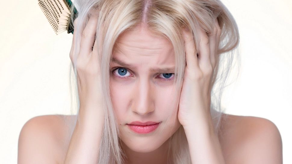  Care sunt cauzele căderii părului. Problema cu care se confruntă tot mai mulți oameni - Remedii