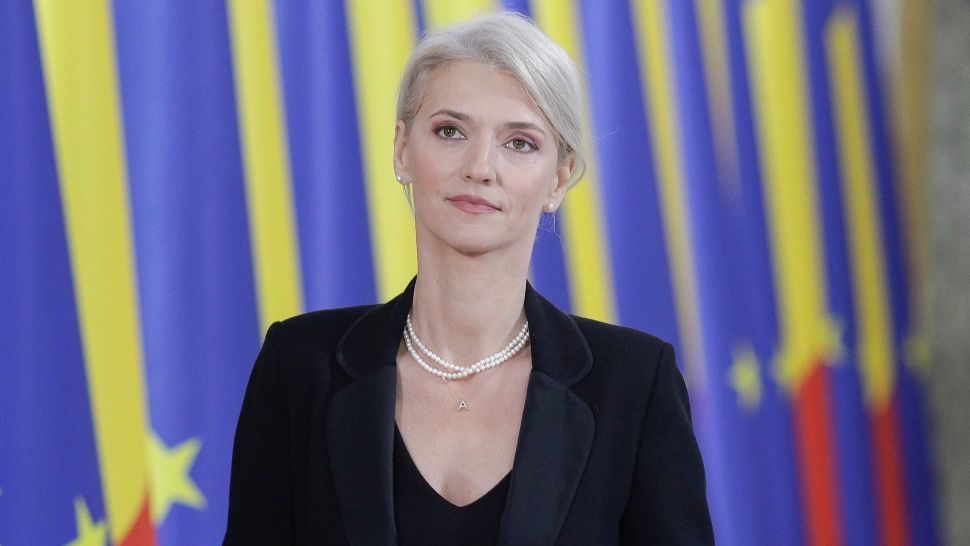 Alina Gorghiu: „Cel mai căutat fugar, Flaugiu Florin, a fost prins în Franţa şi adus în ţară”. Are de făcut aproape 10 ani de închisoare