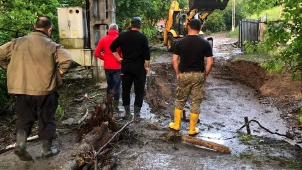 Viiturile amenință în continuare o mare parte din țară. Care sunt zonele de risc? HARTA