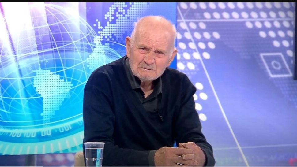 Bunicul Ioan, fără sprijin, la 94 de ani. Foto/Captură video