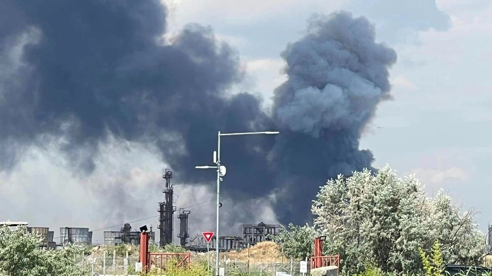 Incendiu la Petromidia (Inquam Photos)