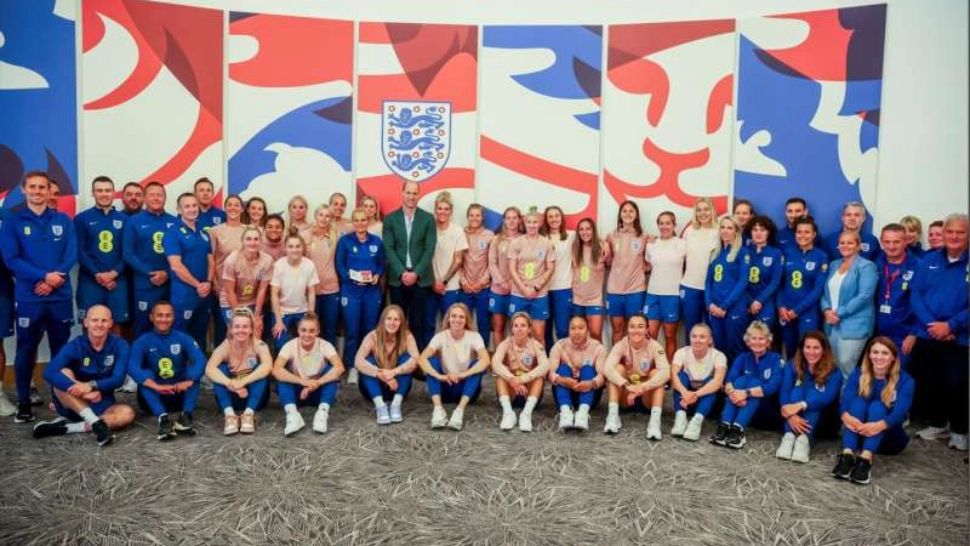 Prințul William a făcut o vizită surpriză selecţionatei Angliei înaintea Cupei Mondiale