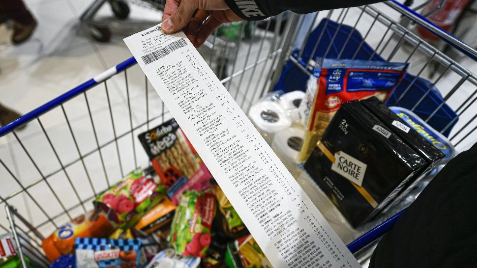 Casieră din Suceava, condamnată la închisoare după ce nu a scanat produsele unui client
