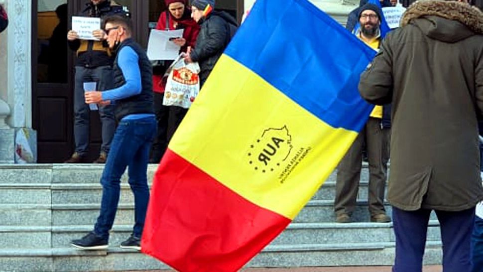 Steagul Romaniei cu inscriptie AUR