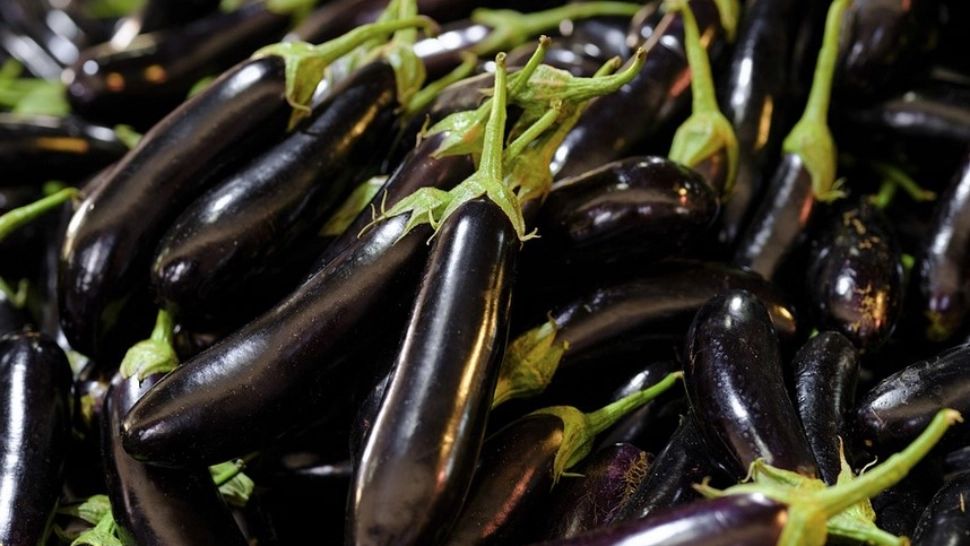 Ce se întâmplă în corpul tău când mănânci vinete. Consumul lor este interzis dacă suferi de această boală