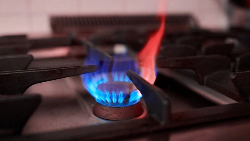 Flacăra roșie de la aragaz ne avertizează cu privire la potențiale pericole