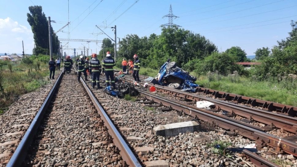Tragedia cu 4 morți din Bacău | Mecanicul locomotivei care a lovit un autoturism, dus la recoltare de probe