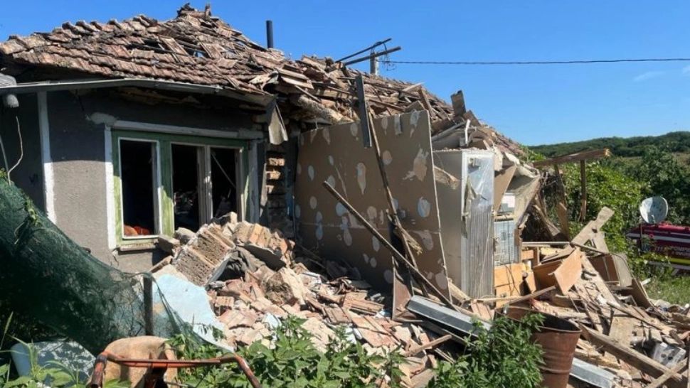 Explozia unei butelii aproape ca a demolat casa. Foto: Dejeanul 