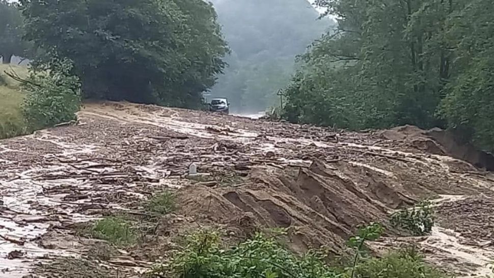 Ploile torențiale au făcut prăpăd la Orăștie. Imagini de coșmar pe drumul spre Sarmizegetusa Regia - FOTO