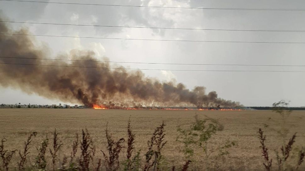 Incendiu de proporții lângă Ploiești. S-a emis RO-Alert, coloană de fum vizibilă de la kilometri distanța