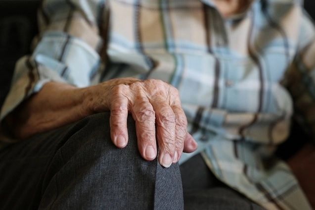 Un azil din Prahova ținea bătrânii în cuști, ca la închisoare. Noi orori scoase la iveală - FOTO