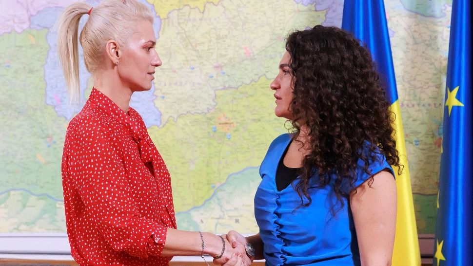  Alina Gorghiu s-a întâlnit cu şefa reprezentanţei Comisiei Europene în România/ Facebook