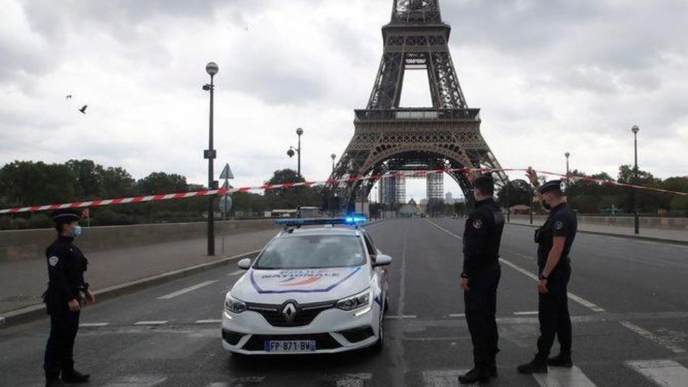Amenințare cu BOMBĂ la Paris: Turnul Eiffel, evacuat de urgență - Mobilizare masivă de forțe - VIDEO