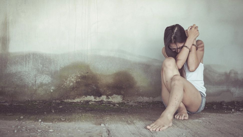 Bărbat suspectat că și-a VIOLAT nepoata minoră, dus la audieri. SURSE: Agresorul, membru al grupării Sportivilor 