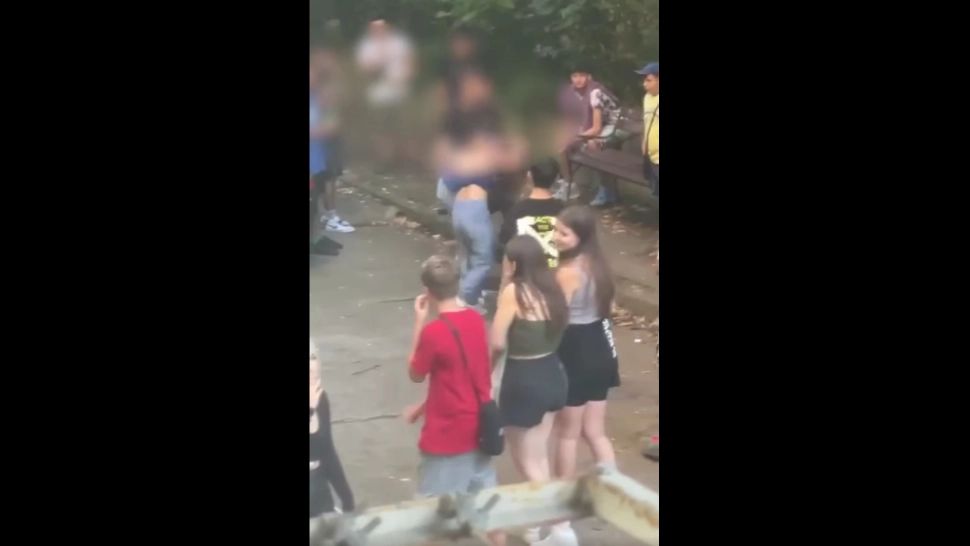 Bătaie de zile mari între două adolescente. Foto: Facebook