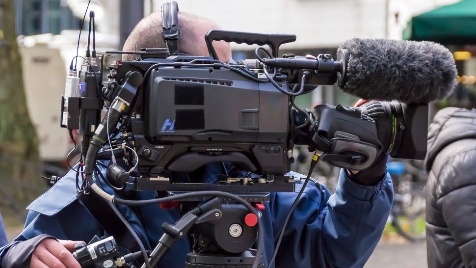 O echipă de televiziune a fost jefuită chiar în timpul unui reportaj în care relata despre o serie de jafuri