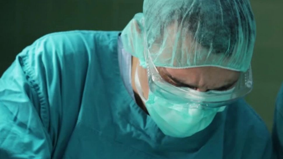 Descoperire șocantă în creierul unei femei: medicii au extras un vierme viu. Ce simptome avea pacienta