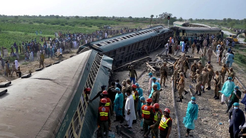 Tren deraiat in Pakistan / Profimedia