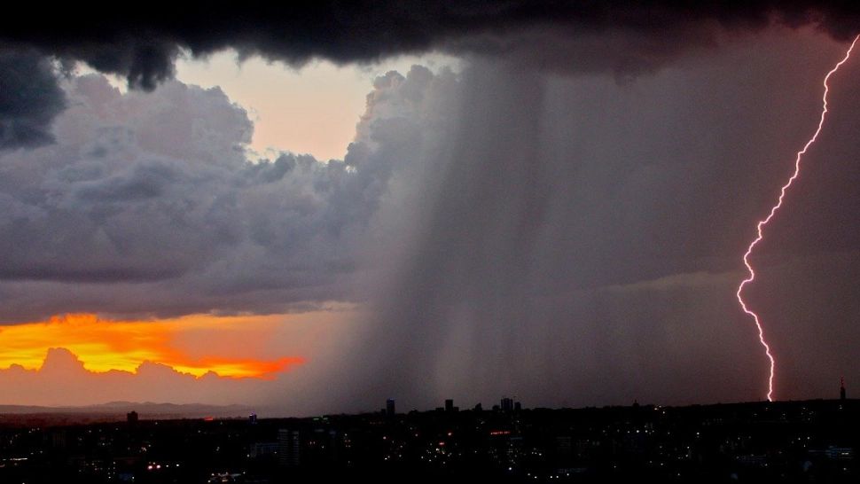 Revine CANICULA - Unde vor fi fenomene extreme: Furtuni, ploi torențiale, grindină | Prognoza meteo pe 4 săptămâni