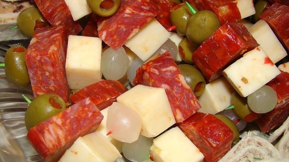 Brânza poate fi mai dăunătoare dietei decât carnea