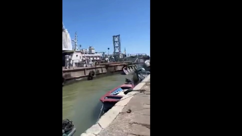 Un remorcher a făcut prăpăd la Sulina. Foto: YouTube