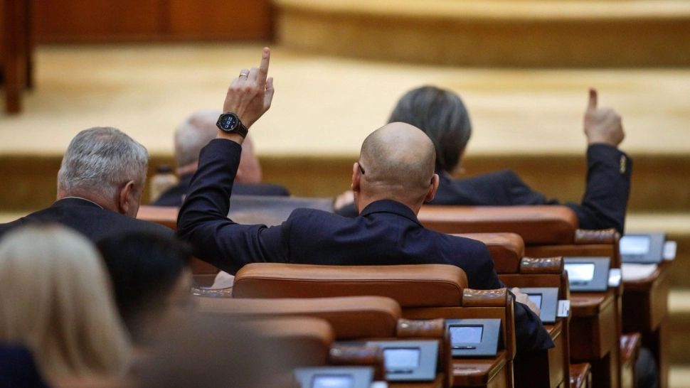 Senatorii își cumpără două aparate cu raze X. Foto: Profimedia