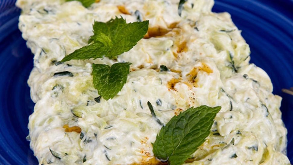 Salata de dovlecei cu iaurt și usturoi - Secretul unei rețete delicioase, perfectă pentru zilele de vară 