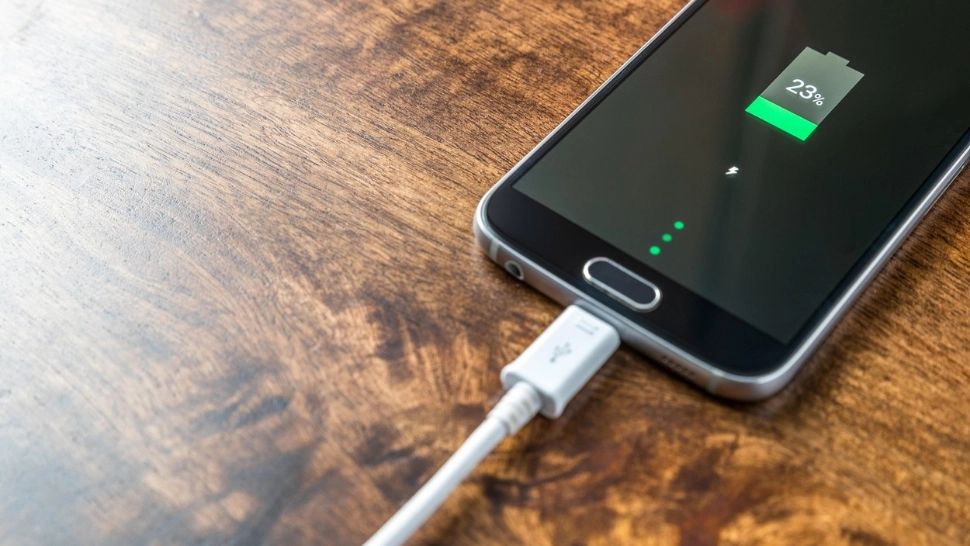 Nu lăsa telefonul să se încarce 100%. Foto/Profimedia