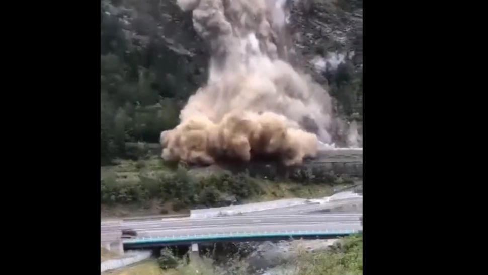 Alunecare masivă de stânci în Savoia. Foto: Twitter/X
