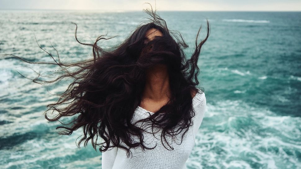 Amestecul minune care ajută vârfurile deteriorate. Vei uita de foarfecă! Cum se prepară/ Foto: unsplash.ro
