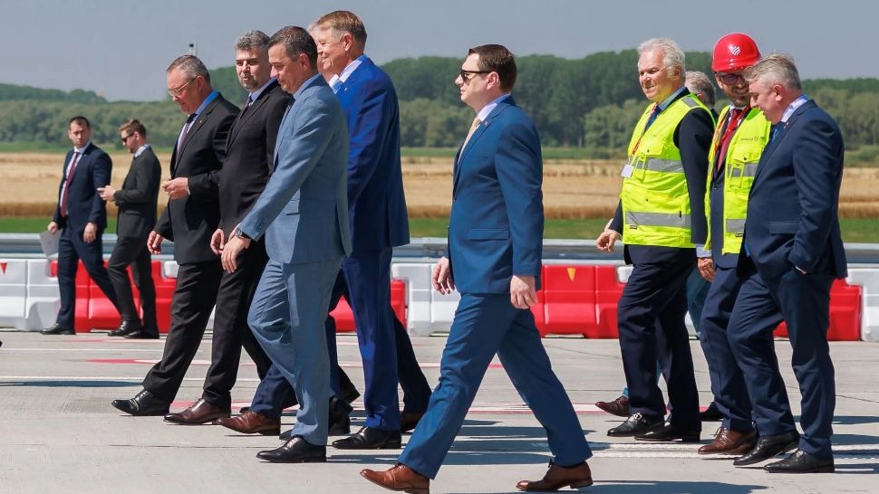 Grindeanu, mesaj plin de ironii pentru cei îngrijorați de siguranța pe podul de la Brăila: "Nu e niciun fel de pericol să pice unii în Dunăre"