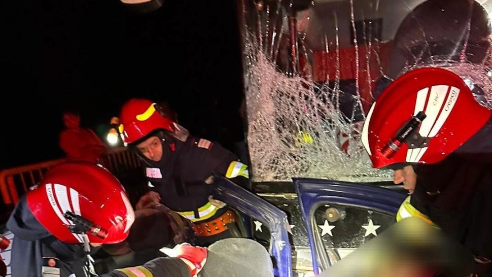 Accident teribil la Crasna, Vaslui - Bilanțul deceselor, în creștere: 2 morți și 4 răniți după coliziunea dintre două mașini și un autocar