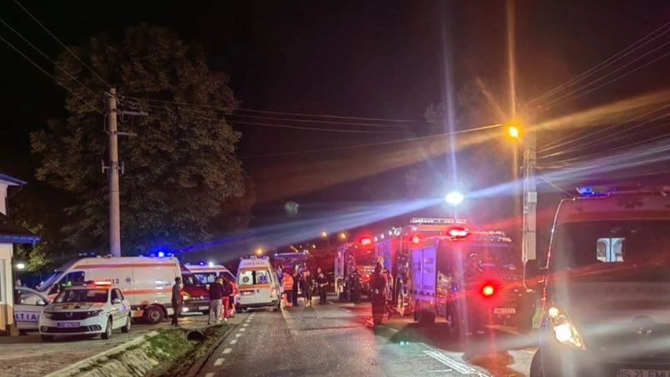 Val de accidente grave pe șoselele din România: Cel puțin un mort și peste 60 de răniți - Plan Roșu activat în Iași - FOTO&VIDEO