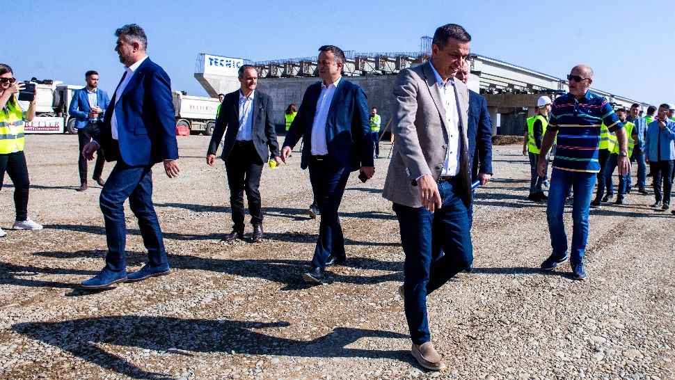 Marcel Ciolacu și Sorin Grindeanu, în vizită pe șantierul Autostrazii A7 / Foto: Inquam Photos