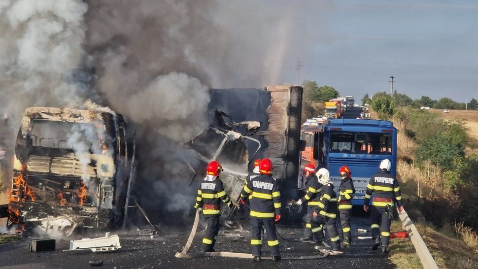 Accident grav, în Teleorman: două autocare și un TIR, în flăcări: 4 victime - VIDEO