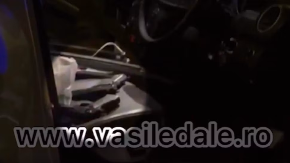 Interlopul Șoarecu', urmărit în trafic cu focuri de armă, în Baia Mare! Bărbatul avea în mașină mai multe arme și droguri