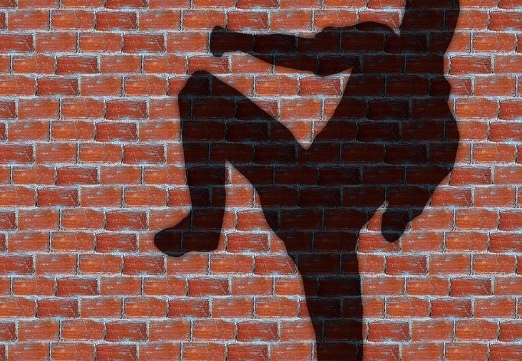 Tânărul de 16 ani este influentat de alti asa-zisi justitiari