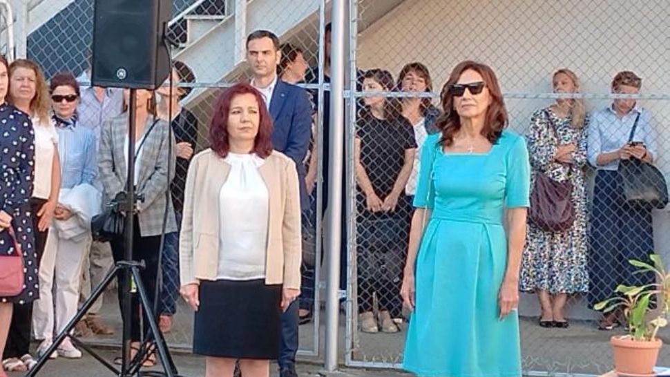 Cum s-a îmbrăcat Carmen Iohannis în prima zi de școală 