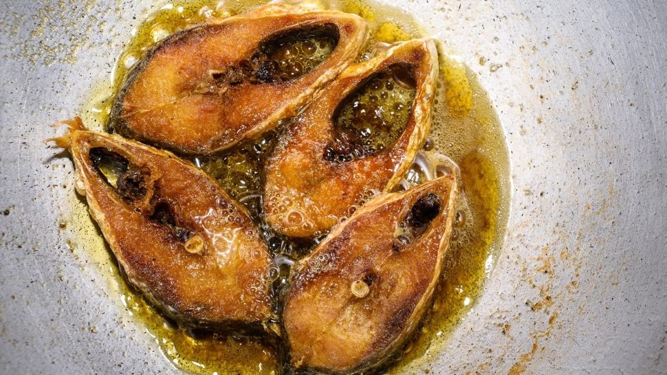 Cum prăjești hamsie fără să miroasă toată casa? Trucurile pe care le știu puțini oameni