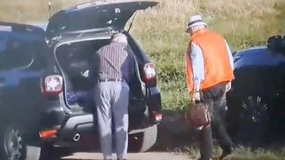 Momentul în care Buzatu primește mega-șpaga în portbagaj