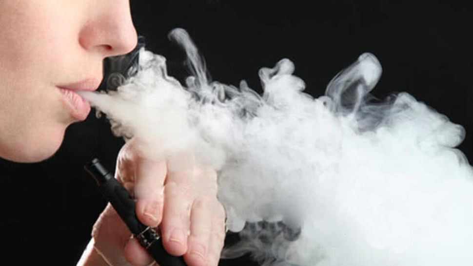 Țigările electronice pot provoca PNEUMONIE CHIMICĂ